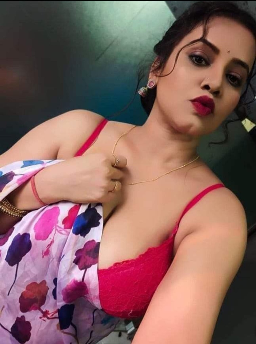housewife mumbai